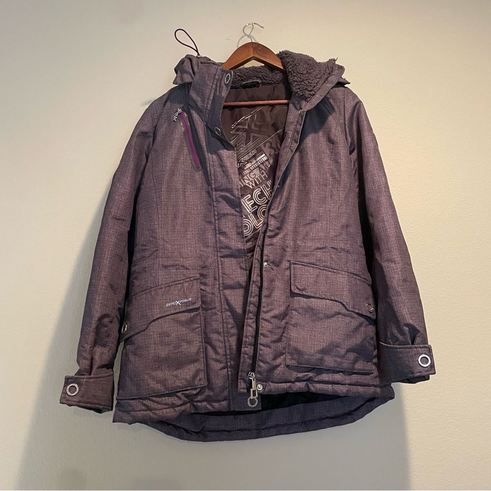 ZeroXposur Snow Jacket Women’s Sz Medium. Bling on the sleeves.